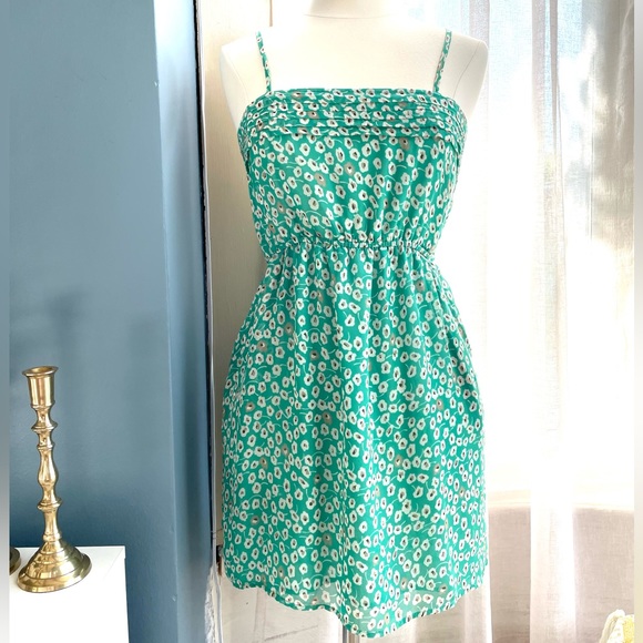 Forever 21 ditsy print mini dress with pintucked details on bust. - Picture 1 of 4